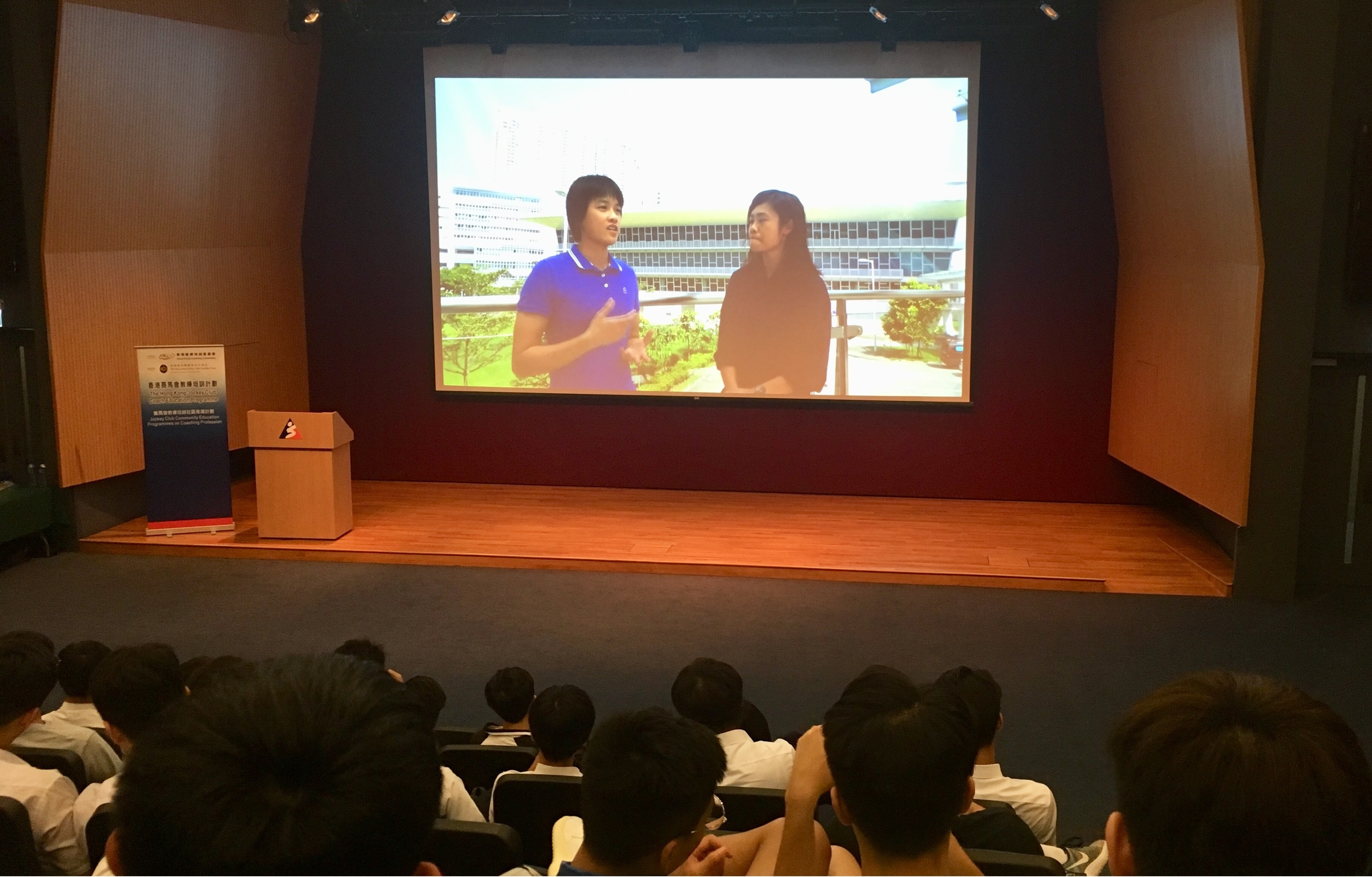 香港游泳代表隊成員及兼任香港泳隊助理教練工作的施幸余小姐於短片中向學生分享教練心得