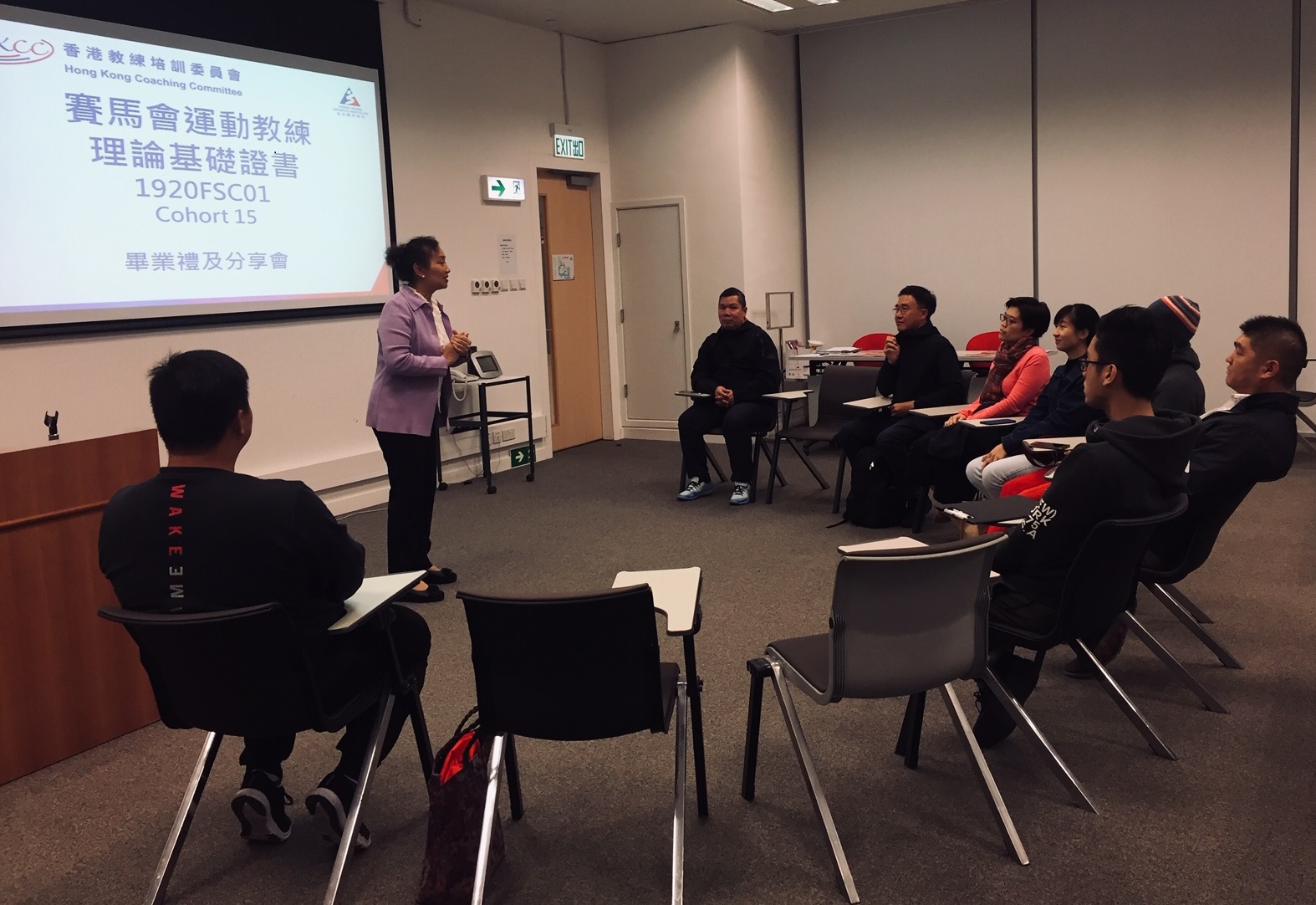 Dr. Masa Leung, Coach Education Manager, welcomed the lecturer and graduates.